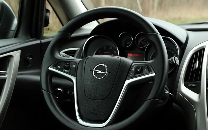 Opel Astra cena 23500 przebieg: 158000, rok produkcji 2012 z Gostynin małe 781
